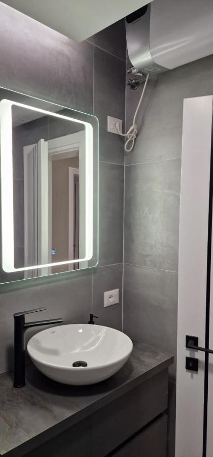 Heart Of Tirana Apartment Ngoại thất bức ảnh